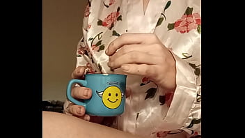 Bonjour mes coquins je vous offre le café