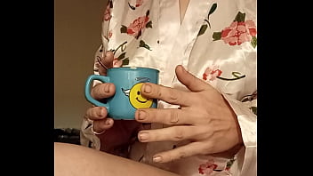 Bonjour mes coquins je vous offre le café