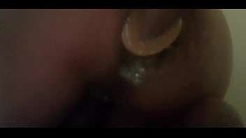 Dildo jabonado me limpia el culito