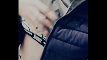 Petit teasing coquin dans les toilettes publiques rattrapage de contenu