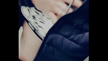 Petit teasing coquin dans les toilettes publiques rattrapage de contenu