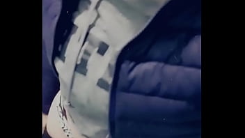 Petit teasing coquin dans les toilettes publiques rattrapage de contenu