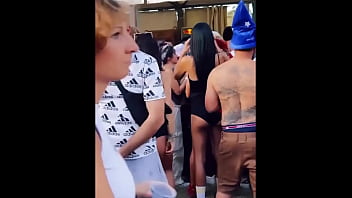 Mora Con Un Culo Incredibile Balla In Discoteca thumbnail