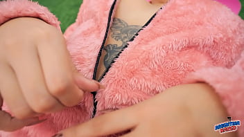 Big natural boobs puffy cameltoe round ass getting an oily massage