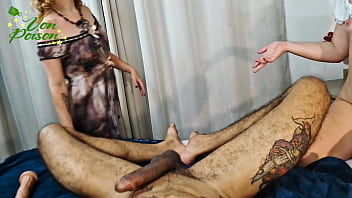 Fui viajar com minha meia irmã e fizemos uma brincadeira diferente no quarto do hotel com meu cunhado pov