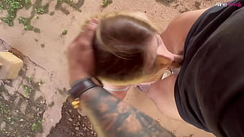 Ele fodeu com a empregada dentro do galinheiro e mete o pau na boca dela aline novak