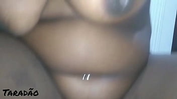 Preta gozando na pau