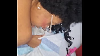 Fiquei desfilando de calcinha na frente do meu padrasto até ele me comer gostoso