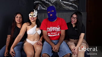 Trio con chica unicornio de gran culo