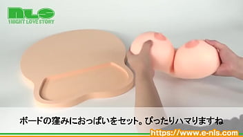 たくしあげて、モミモミ。臨場感たっぷりのおっぱい！