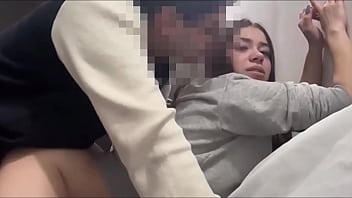 Roomie de 18 años monta verga sin parar