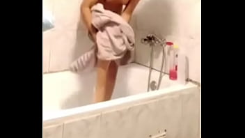 Mi esposa bañándose me envía su pack Mi esposa bañándose me envía su pack