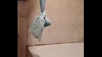 Mi esposa bañándose me envía su pack