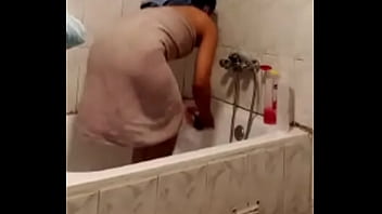 Mi esposa bañándose me envía su pack