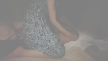 リアル夜這い悪戯する欲求不満な可愛い彼女 起きたばかりの彼氏に即中出しで逆にハメられてしまう japanese amateur hentai