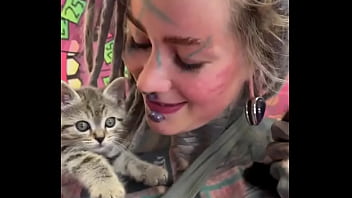 Sweet little kittens on my arm what’s your favorite way to bond with youts #kittencuddles #felinefriends #