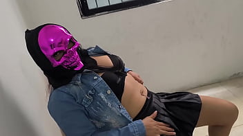 ハロウィンにこんなことがあってはいけない！夫に内緒で義理の息子とセックスして、その動画をxvideoscomにアップロードしたなんて、私の評判に傷がつくわ。 thumbnail