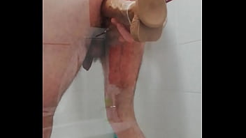 In doccia e nel culo