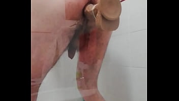 In doccia e nel culo