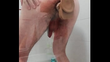 In doccia e nel culo