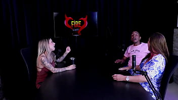 Vê Profissionalismo No Namorado A Filha No Momento Não Tem Intenção De Entrar Pro Job Negro Top Delícia & Francis Simas Watch Sheer Red thumbnail