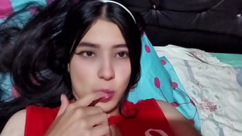 La mejor vaquera con el coño apretado lo hace correrse dentro casero real