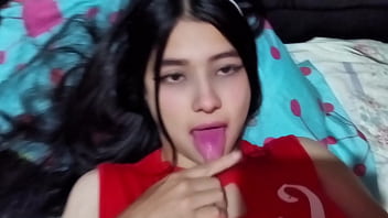 La mejor vaquera con el coño apretado lo hace correrse dentro casero real