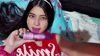 La mejor vaquera con el coño apretado lo hace correrse dentro casero real