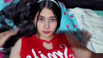 La mejor vaquera con el coño apretado lo hace correrse dentro casero real