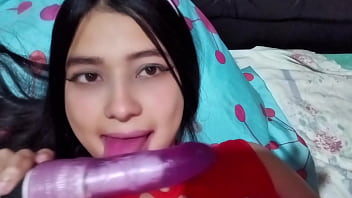 La mejor vaquera con el coño apretado lo hace correrse dentro casero real