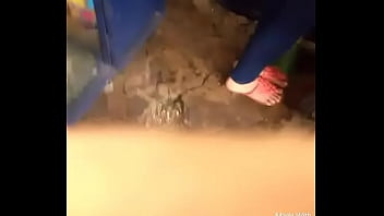 Novinha do cuzinho empinado