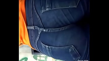 Novinha do cuzinho empinado