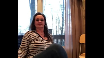 Sexy older donna scrunching spreading wiggling her fat meaty wrinkled soles and toes just for me