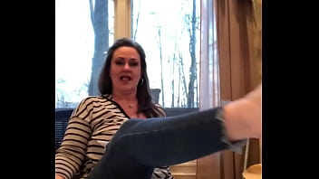 Sexy older donna scrunching spreading wiggling her fat meaty wrinkled soles and toes just for me