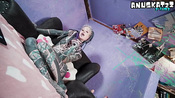 Tattooed model live show with anal play