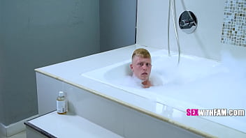 From bubble baths to bare backs family fucked up