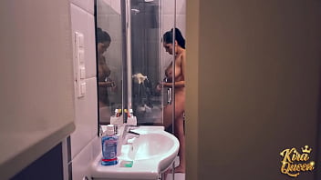 Kira queen’s voyeur gets an amazing blowjob in her shower