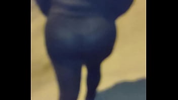 Madura Puta Callejera Con Leggins Transaparentes Mostrando Su Tanga thumbnail