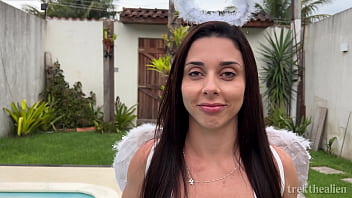 Vi minha melhor amiga fantasiada de anjinha e fiz uma brincadeira safada e ela acabou gostando e correspondeu