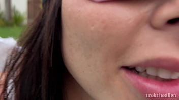 Vi minha melhor amiga fantasiada de anjinha e fiz uma brincadeira safada e ela acabou gostando e correspondeu