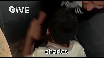 Charles es gay