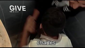 Charles es gay