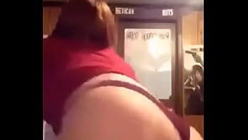 Little sister shaking ass