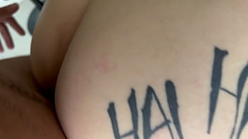 Meu marido me pegou transando com a minha namorada e comeu nós duas