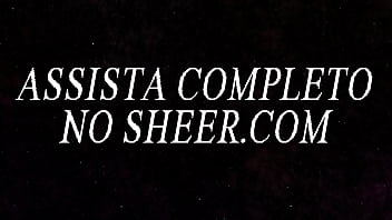 Eu tenho apenas 18 anos e estou tão safadinha hoje e não tem ninguém pra foder minha bucetinha com força