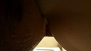2 Americanas En El Baño thumbnail