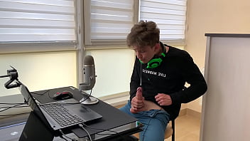 Very Hot Streamer On Jerking Off And Cums Hard thumbnail