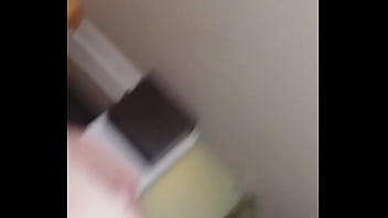 Tan pronto se fue el cornudo a trabajar vino a que le dejara el culo lleno de leche