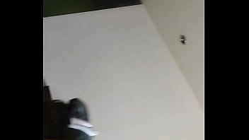 Tan pronto se fue el cornudo a trabajar vino a que le dejara el culo lleno de leche