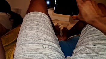 Compartiendo cama con mi pequeña hermanastra carla termina en sexo duro